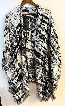 LANE BRYANT Women’s Black & White Open Front Fringe Poncho One Size