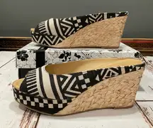 CL BY LAUNDRY DAYSIE MULE PEEP TOE RAFFIA WEDGE HEELS.