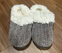 Knit Cozy Gray and Cream Fuzzy Slippers Size Large