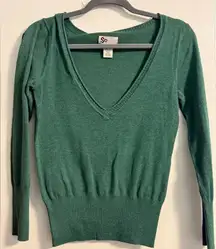 SO - Fitted Green V-Neck Sweater (VGUC) Medium