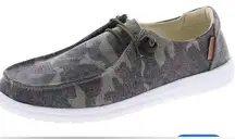 Corky’s kayak camouflage canvas loafers size 9