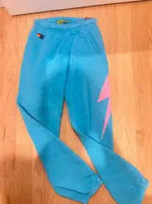 BOLT 4 SWEATPANTS - SKY // NEON PINK