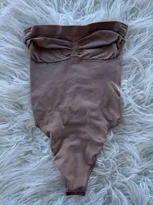 Skims Seamless Sculpt Strapless Thong Bodysuit Sienna  
Size Medium