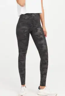 Spanx Faux Leather Camo Leggings Black Reflective Women's Med