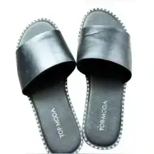 Top Moda slip on‎ sandals.