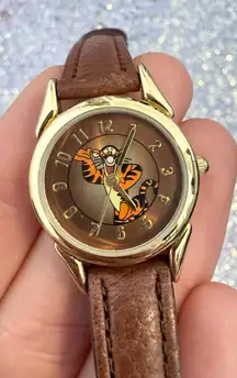 Disney Store exclusive WINNIE THE POOH TIGGER Genuine Leather watch