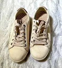 Taos Size 7.5 Women's White Star Burst Sneaker Comfort Casual Neutral Minimalist