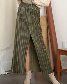 Umgee Olive Velvet Pleated Pull On Maxi Skirt Size Medium