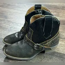 NWOB  Cowhide Booties