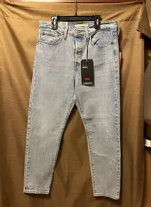 NWT Woman’s Levi Premium Wedgie High Rise Button Fly Tapered Leg Jeans Size 30