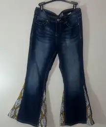 Vintage LEI Sophia Hipster Flare Medium Blue Flare Jeans with Patterned Accents