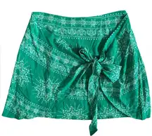 NWT‎ Vici Sarong Style Lightweight Green White Lined Mini Skirt Resort Sz Medium