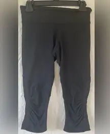 Lululemon Women's Crop Black Capri Legging Size 6 Ruched Ruffled Mesh