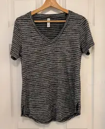 Like New Athleta Breezy Scoop V-Neck Tee
