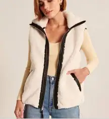 Abercrombie & Fitch Sherpa faux leather cream vest size medium soft collection