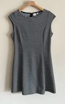 Gap Women's Size 10 Black Ponte Cap sleeve Stripe Crew-Neck Skater Dress Shift
