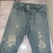 The 501® Original is now customized with a cropped length. 31X26