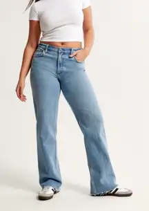 Abercrombie & Fitch Curve Love Baggy Low Rise Light Wash Distressed Jeans 26/2