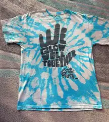 Cute Graphic Tie-Dye Tee 💡🩵🌟