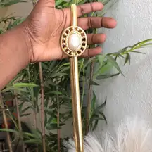 Gold white hair stick Vintage 80s Single White Pearl Medallion Gold tone metallic belt-regency,glam (Women’s M)