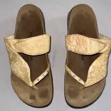 Birkenstock • Betula Bombay Leaf Golden Beige Thong Women’s Size 11