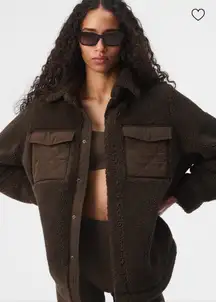 Alo Yoga NWT Plush Sherpa Edge Shacket in Expresso Button Down, Front Pockets M