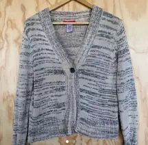 • Cropped Cardigan