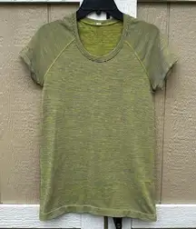 Lululemon Swiftly Tech 2.0 Shirt Women’s Size 10 We Are From Space Yellow