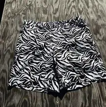 Jones New York Sport Women's Size 8 Zebra Print Shorts Stretch Black White Y2k