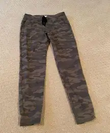 Zyia Camouflage Jogger Pant Size Medium Bin 205