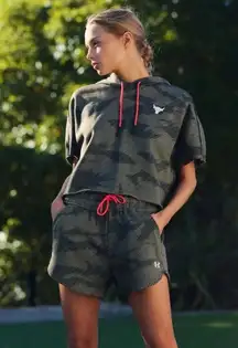 Under Armour Women's Project Rock Fleece Printed Short Sleeve Hoodie