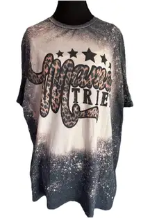 Gildan Woman’s T-Shirt Acid Washed Distressed Graphic MAMA TRIED Size L