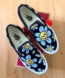 Vans Classic slip-on Trippy Grin Floral
Women Size 9.5 US Men's 8.0 US