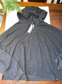 New woman’s size medium woman’s Victoria secret black hoodie (has snag see pic)