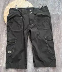 Arcteryx green womens below the knee‎ long cargo shorts Y2K