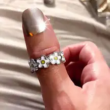 Large White Floral sunflower Thumb band/ring.