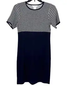 Exclusively Misook Geometric Acrylic Dress Womens Size Small Navy Blue White