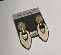 Gold tone / Cream Dangle Door Knocker Clip-on Clip On Earrings