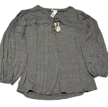 easel NWT  Charcoal Top