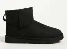 UGG Women’s Black Classic Mini 2 Fur Lined Boot Size 5