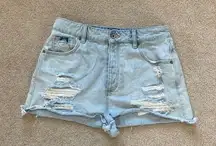 Vintage superdry light wash distressed high rise jean shorts in size 29