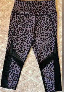 Yitong Leopard Print Capri Workout Legging Size Medium Purple & Black Athleisure