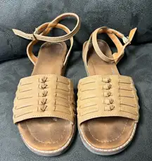 BEARPAW Women's Amelia tan Sandal Comfortable & Lightweight