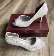 Dyeables Sophie White Lace Pumps Timeless Heels Womens Size 9.5 B Bridal Wedding