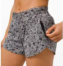 Lululemon tracker shorts black patterned 4