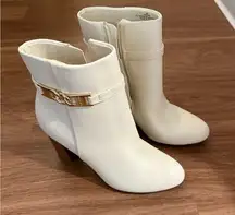 UNISA Heeled White Booties NWOT Size 6