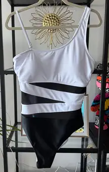 Blooming Jelly Black White One Shoulder Mesh Panel One Piece Swimsuit Women’s XL
