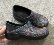 Crocs Neria Pro II Graphic Clogs Black Swirl Slip Resistant Women's Size:‎ 5