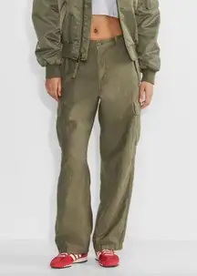 Aritzia Tna Supply Cargo Pant in Army Green Women's Size 4