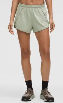 Lululemon Swiftly Mid-Rise Short 3” in fog green and light ivory size 8